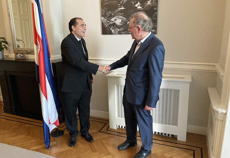Afbeelding UPH chairman and ambassador of Costa Rica discuss cooperation
